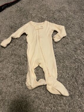 L’oved Baby Organic Cream Baby Footed One-Piece Romper